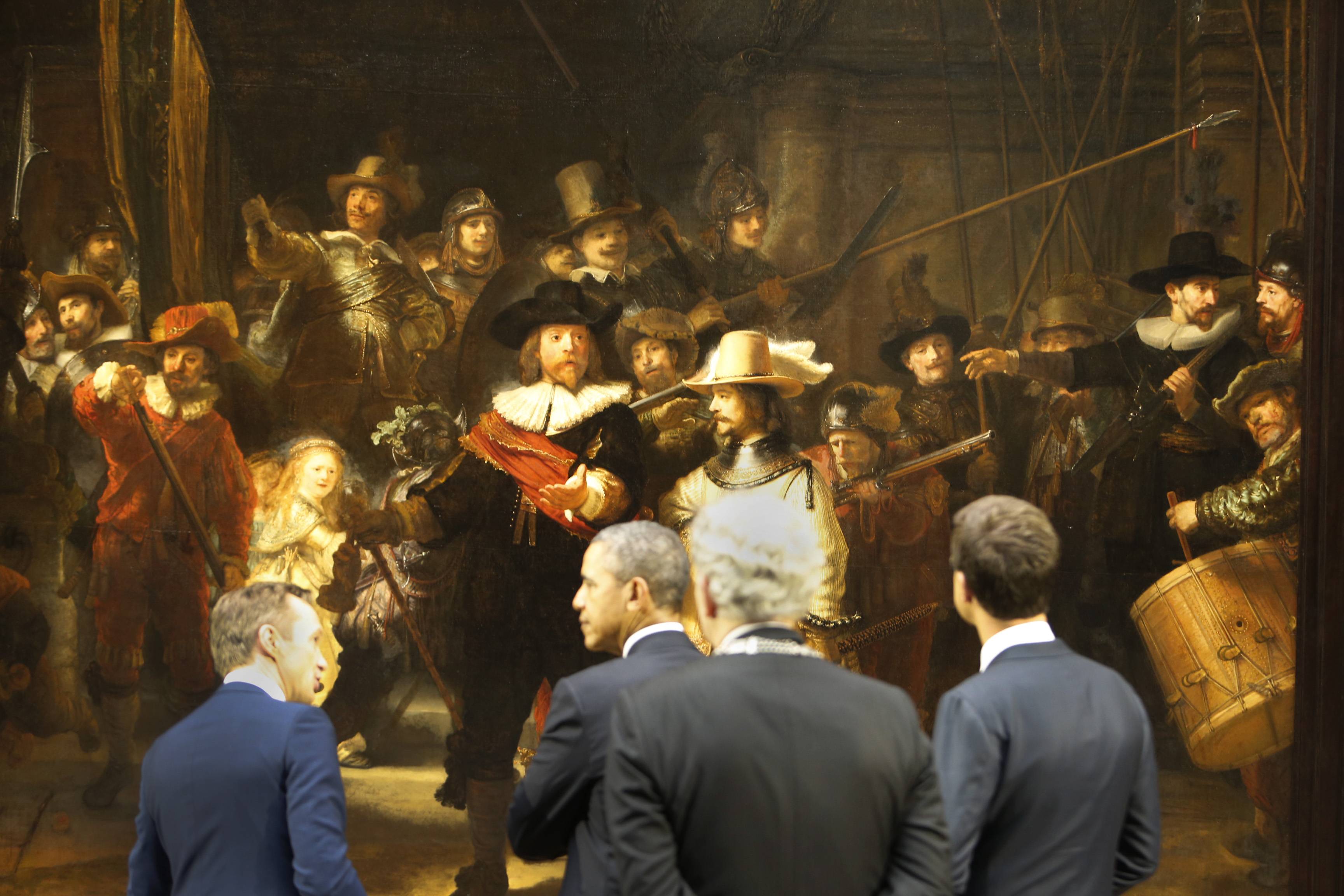 President Obama and Prime Minister Rutte of the Netherlands looking at Rembrandt's Nightwatch.